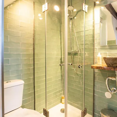 Delightful & Quirky With River Views