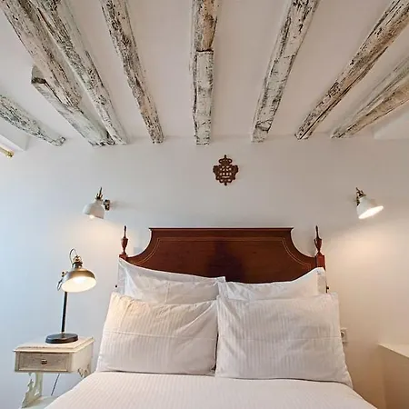 Lejlighed Delightful & Quirky With River Views