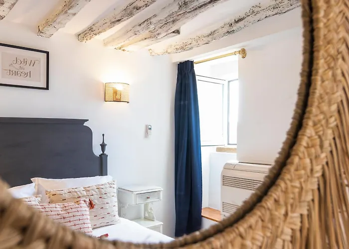 Delightful & Quirky With River Views *