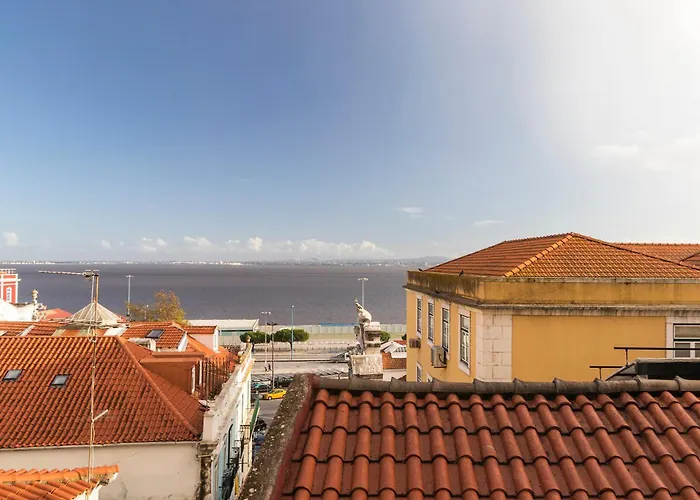 Delightful & Quirky With River Views