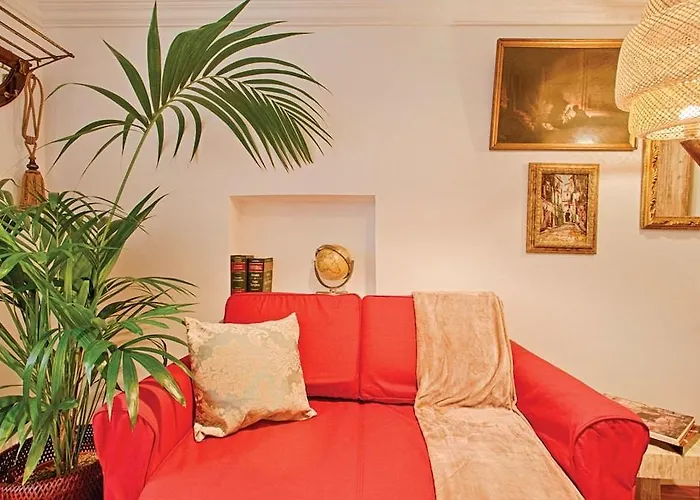 Delightful & Quirky With River Views *