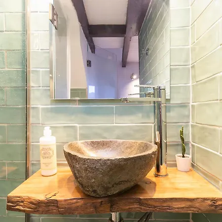 Delightful & Quirky With River Views Lejlighed *