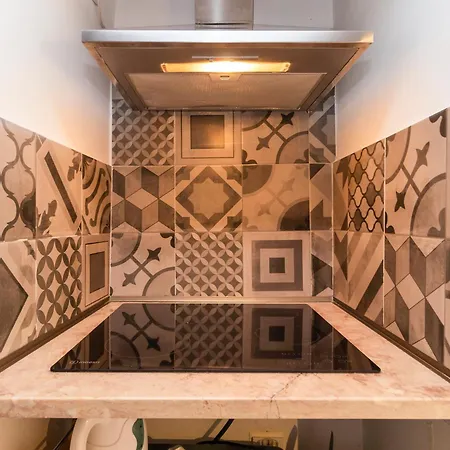 Delightful & Quirky With River Views Apartment