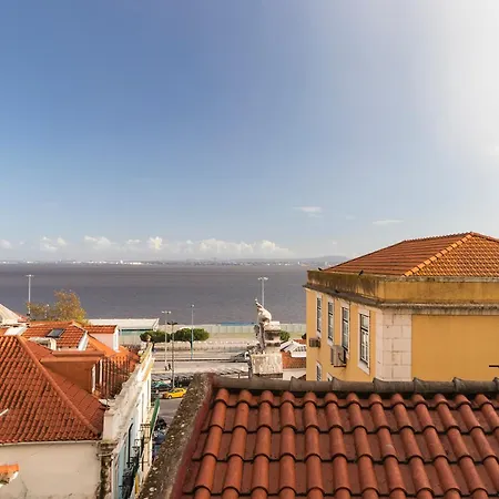 Delightful & Quirky With River Views