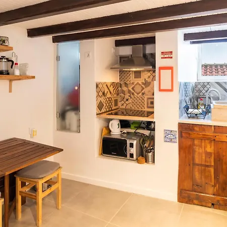 Delightful & Quirky With River Views Apartment